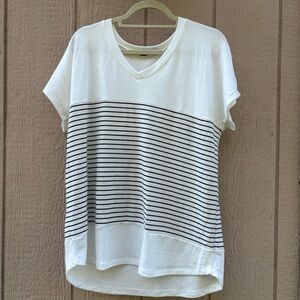 Pink Clover Fitted White and Black Short Sleeve T-Shirt. Large